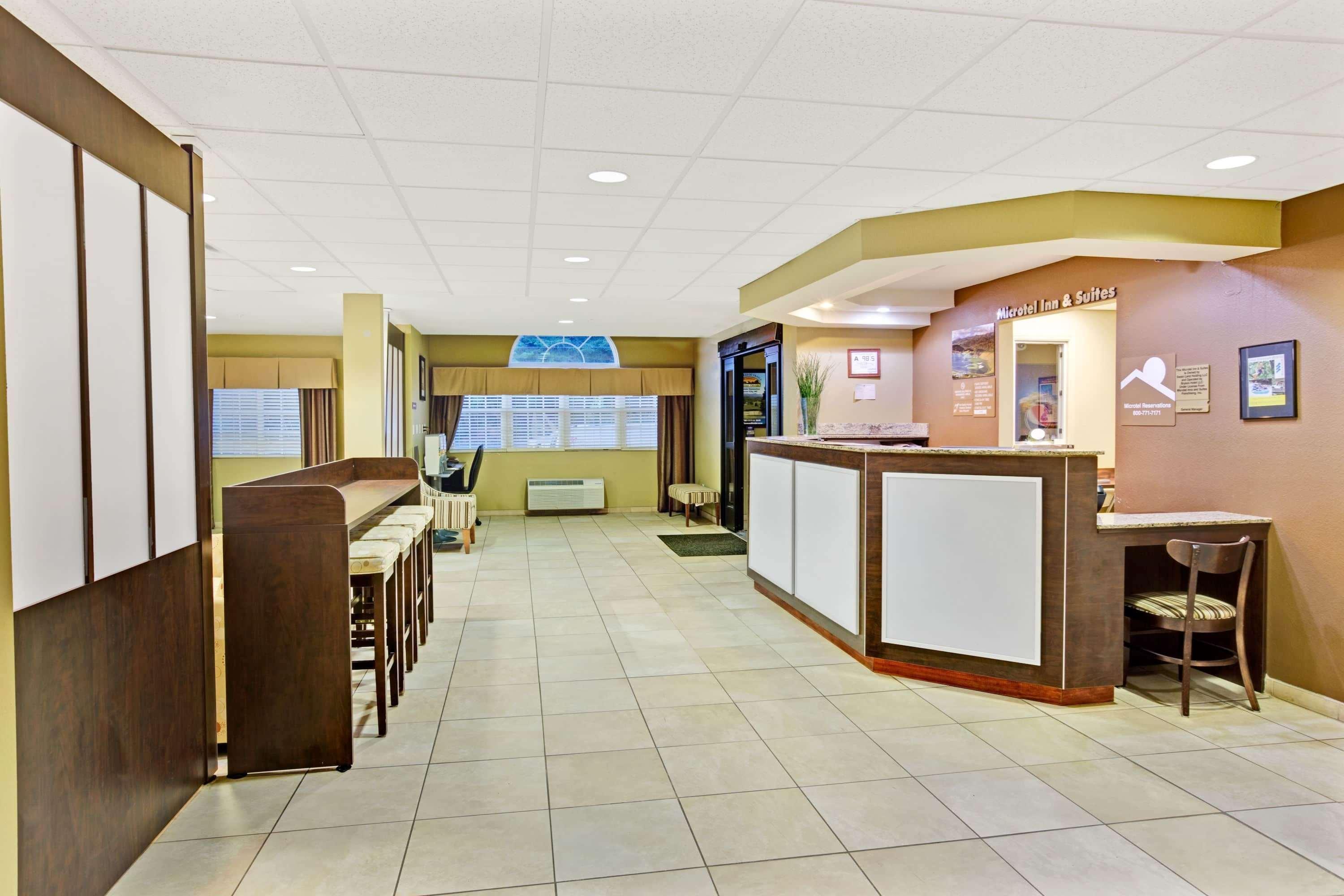 Microtel Inn & Suites By Wyndham Bryson City Esterno foto
