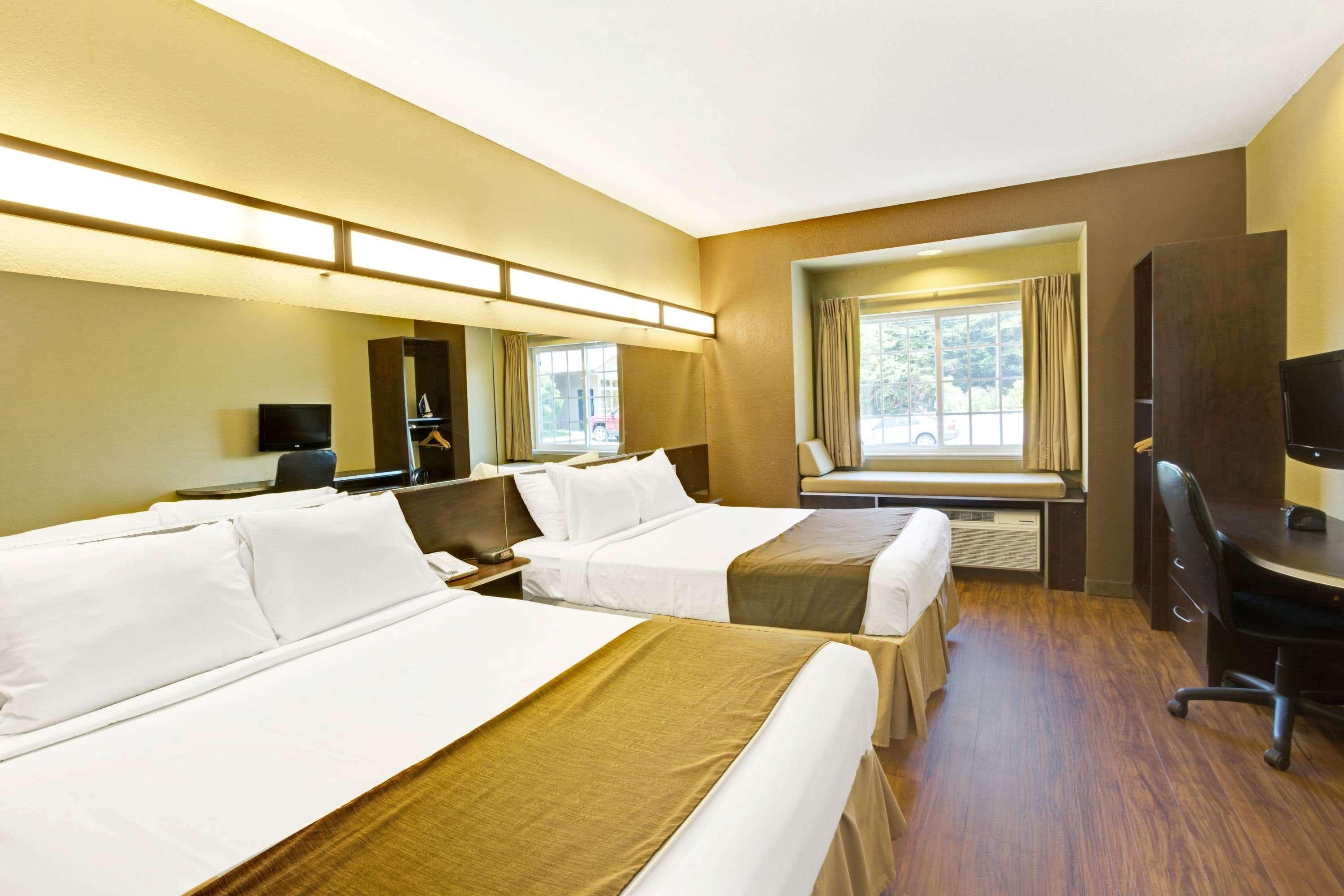 Microtel Inn & Suites By Wyndham Bryson City Esterno foto