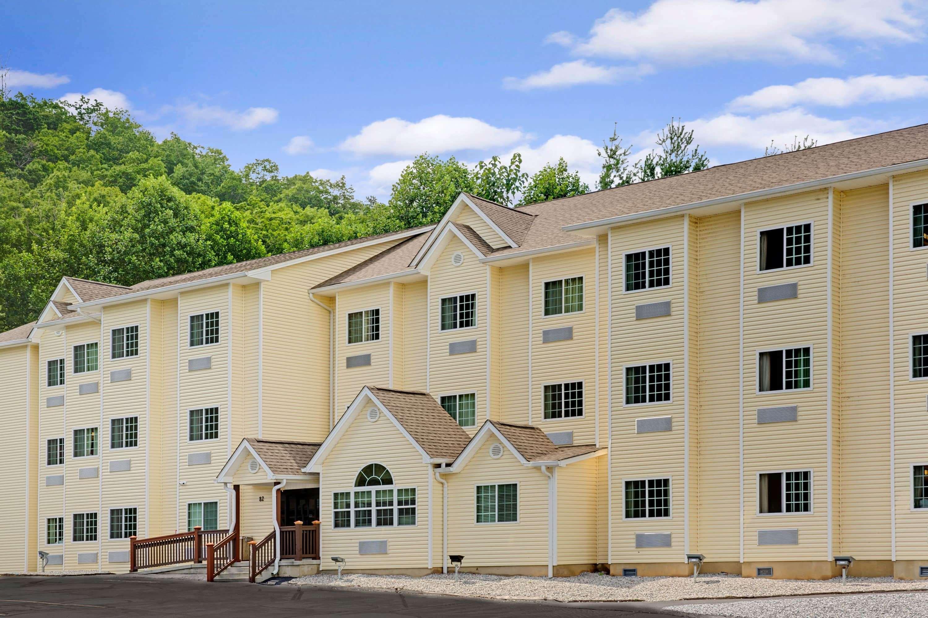 Microtel Inn & Suites By Wyndham Bryson City Esterno foto